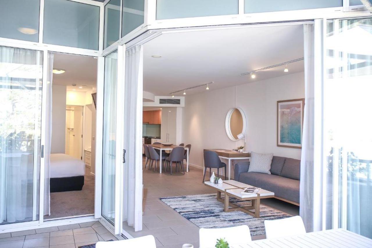 Rumba Beach Resort Καλούντρα Εξωτερικό φωτογραφία A typical apartment at the Mantra Crown Towers