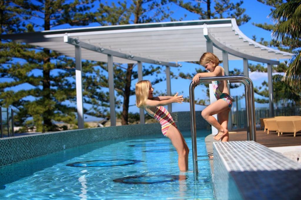 Rumba Beach Resort Καλούντρα Εξωτερικό φωτογραφία The pool at the Wrest Point Hotel and Spa