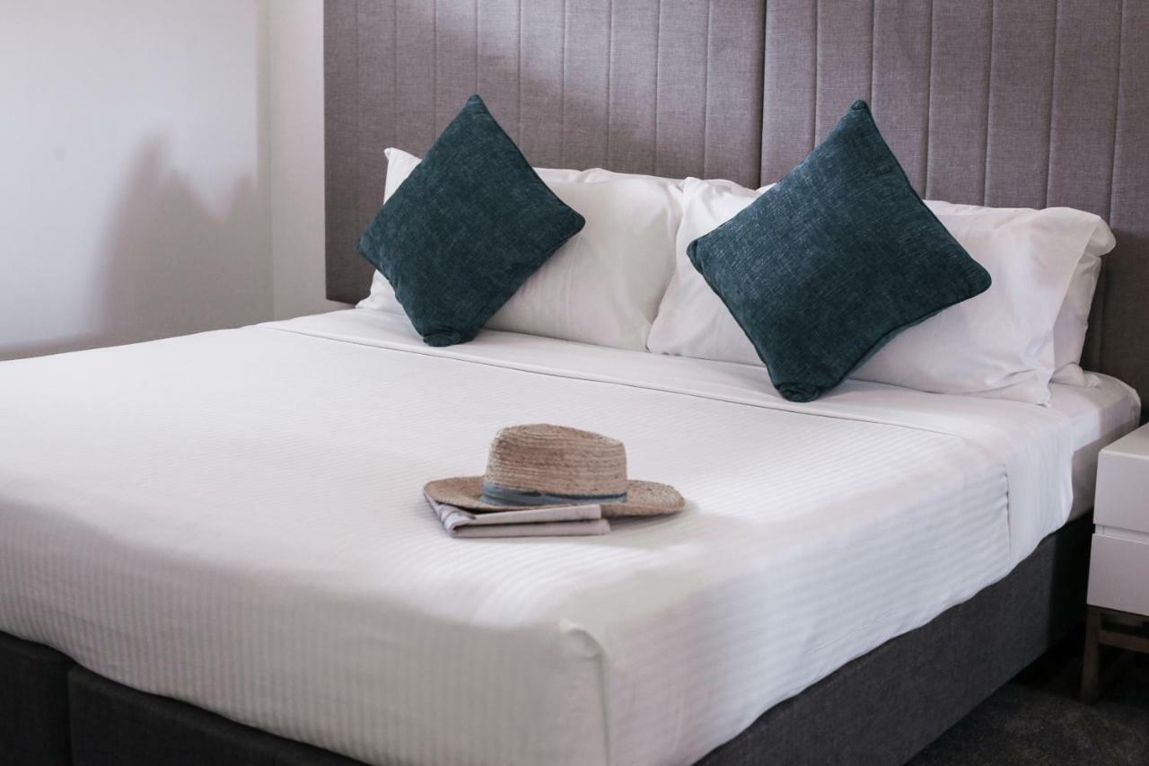 Rumba Beach Resort Καλούντρα Εξωτερικό φωτογραφία A bed with a pillow
